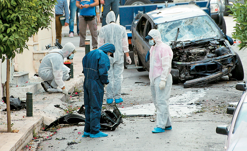 Attacco esplosivo contro la macchina della direttrice del carcere maschile di Koridallos, nel quartiere di Dafni, il 7 Giugno 2013